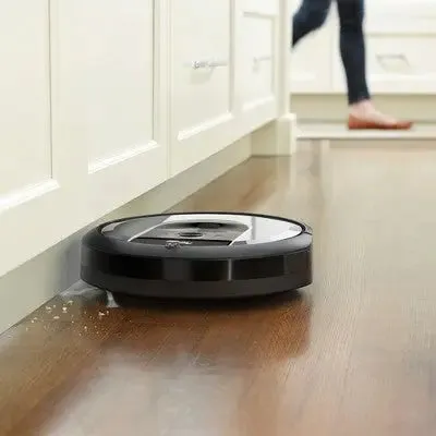 iRobot Roomba i6  Wi-Fi Connected Robot Vacuum with Automatic Dirt Disposal